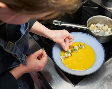 EQUINOXE Talerz głęboki niebieski REVOL