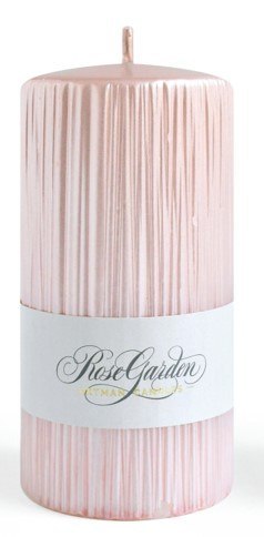Świeca ROSE GARDEN walec mały 7x10cm parafinowa różowa Świeca ROSE GARDEN walec mały 7x10cm parafinowa różowa